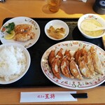 Gyouza No Oushou - 餃子セット 935円