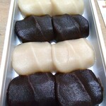 赤福 - 白餅と黒餅