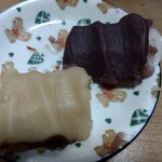 赤福 - 白餅は、お上品な甘さ。ぷっき家みんな大好きな白豆のあんこです