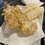 讃岐うどん 白庵 - 追加の天ぷら、とり天1個と、揚げ餅2個♪