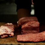 WAGYUMAFIA THE BUTCHER’S KITCHEN - 左タン下　右手前から奥にかけてタン先、中、元