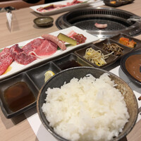 近江うし 焼肉 にくTATSU 青山本店 - 