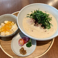 島おでん MIKE 神戸店 - 鯛出汁香る白湯らぁめん 島野菜とかわばた味噌/玉子丼付き ¥1600