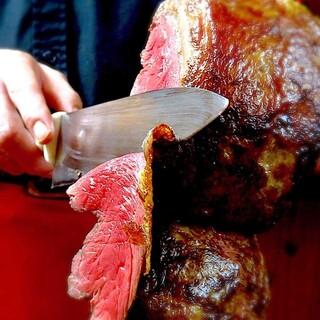 送別会は渋谷でお肉を豪快に！20種類のシュラスコ食べ放題