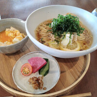 島おでん MIKE 神戸店 - 島れもん醤油らぁめん 島野菜とかわばた味噌/玉子丼付き ¥1230