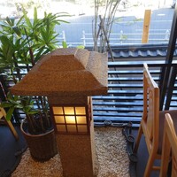 鰻割烹 伊豆栄 本店 - 伊豆栄 1階の窓際のオブジェの一つ 鰻割烹 伊豆栄 本店 - 伊豆栄 1階の窓際のオブジェの一つ