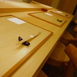 寿しの吉乃 - 檜無垢板・・・良い物を使用されています！