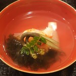 津の守坂 小柴 - 椀：大根と海老の煮物わらび添え