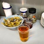 赤坂珉珉 - ザーサイ食べ放題と麦茶もサーバーで自由にお代わりできるのは嬉しい