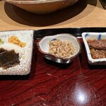 御幸町 田がわ - 牛すじのしぐれ煮、じゃこ、香の物