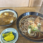 かまだ屋 - 料理写真:きつねそば、ライスとカレー