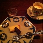 カフェ・鈴木 - 口直しとヘレンド。