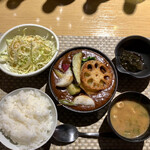 美音 - 北海道冬野菜を使用したビーフシチュー定食1300円ご飯大盛無料