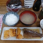 魚力 - ハーフさば味噌煮、ハーフ鮭ハラス塩焼定食