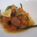 ビオディナミコ - サルシッチャ　コン　イ　ファジョーリ：サルシッチャとうずら豆の煮込み、にんにくの香り付けしたパンとフレッシュのセージと共に1