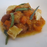 ビオディナミコ - サルシッチャ　コン　イ　ファジョーリ：サルシッチャとうずら豆の煮込み、にんにくの香り付けしたパンとフレッシュのセージと共に2