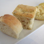 ビオディナミコ - チッチョリとローズマリーのパン、ポレンタのパン、シンプルなパン1