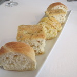 ビオディナミコ - チッチョリとローズマリーのパン、ポレンタのパン、シンプルなパン2