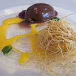 ビオディナミコ - マスカルポーネとアマレットのカダイフ巻きとチョコレートのジェラート、かぼちゃとアングレーズのソースで2