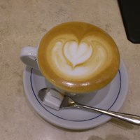 アニヴェルセル カフェ - カプチーノ