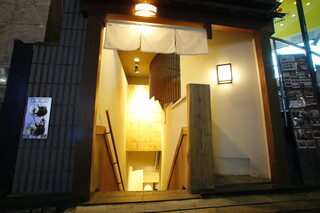 Washoku Biyori Osake To - 赤坂通りに面した直通階段