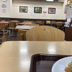 ぷらーなキッチン - 客席は開放的なフードコート風