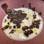 169295250 - 海老芋のポタージュ ボッコンチーノ 黒トリュフ