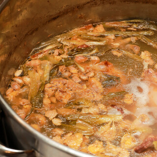 仕込み10時間以上！鶏ガラ・豚骨・煮干しの三種のスープ