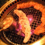 炭火焼肉 牛和鹿 本店 - 壺ホルモン　皮から焼きます