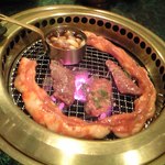 炭火焼肉 牛和鹿 本店 - 焼き網を半分で一週くらい