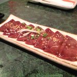 炭火焼肉 牛和鹿 - レバ刺し