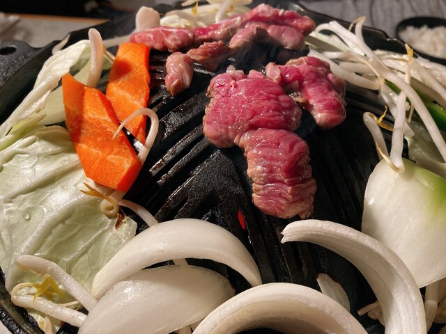 焼き上がるジンギスカン