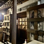 Tsuru Kikyo - 築100年超の呉服店の蔵を改装した趣深い店