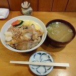 よし祥 - 地鳥と鳥そぼろ丼1,100円