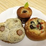 HUIT - バジルウインナー、トマト＆オリーブ、バナナマフィン