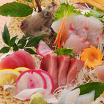 Nishimura Shouten - ○刺身盛り合わせ　土佐の新鮮な魚介にこだわり、旬に応じて グビ鯖、あじ、近海マグロ等々を最高の状態にてお出しします。