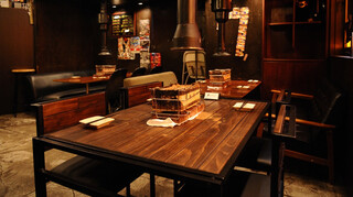 魅惑の七輪 らんまん - テーブル3席