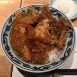 天ぷら新宿つな八 - オイラは昼天丼 ¥1540。
            
            天つゆに潜らせたお江戸の天丼ヽ(´o｀
            
            
            
            