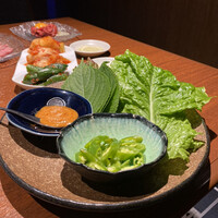 焼肉冷麺 ユッチャン 北新地店 - サンチュセット