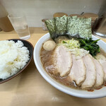 横浜ラーメン 町田家 - 