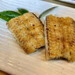 うな善 - 食べてたら冷えるので最後の二切れはアツアツで別途提供してくださる。