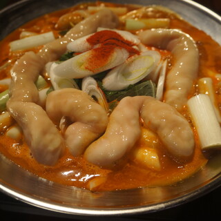 Enjoy the miraculous encounter of rare domestic round intestine and tteokbokki