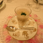 ジャガイモのムースリーヌ　セップ茸のカプチーノ仕立て
          