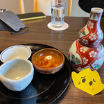 三統 - 熱燗を頼むとお猪口を選ばせてくれました。昼会席膳に日本酒最高〜！！