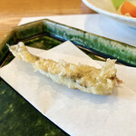 料理屋くおん - 天ぷら盛り合わせ(半分に切ってくれました)