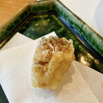 料理屋くおん - 天ぷら盛り合わせ(半分に切ってくれました)