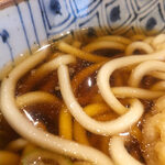 Udon Soba Imashou - ツユは甘〜い味わい。これが昔ながらの「今庄」の味。この日は煮詰まった感じで少しクドメ。