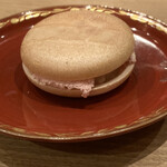 茜坂大沼 - とちおとめアイスの最中