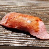 北新地 鮨 栞庵 やましろ - 握り　鮪かまとろ　妻の分も食べました