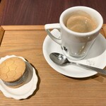 前田珈琲 - 明倫クッキーのアイスサンド 黒ゴマと深煎りストロングコーヒー